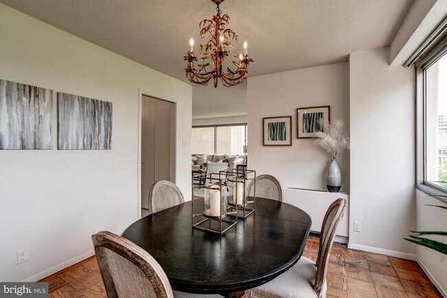 Foto del edificio - 5500 Friendship Blvd