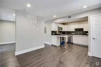 Building Photo - 935 La Posada Dr