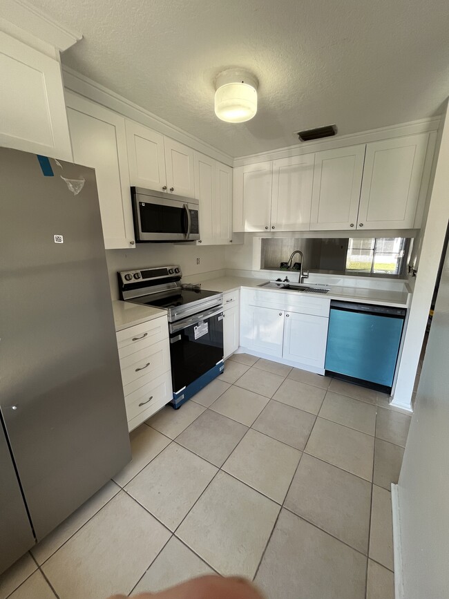 Building Photo - 2846 Bradley Ct