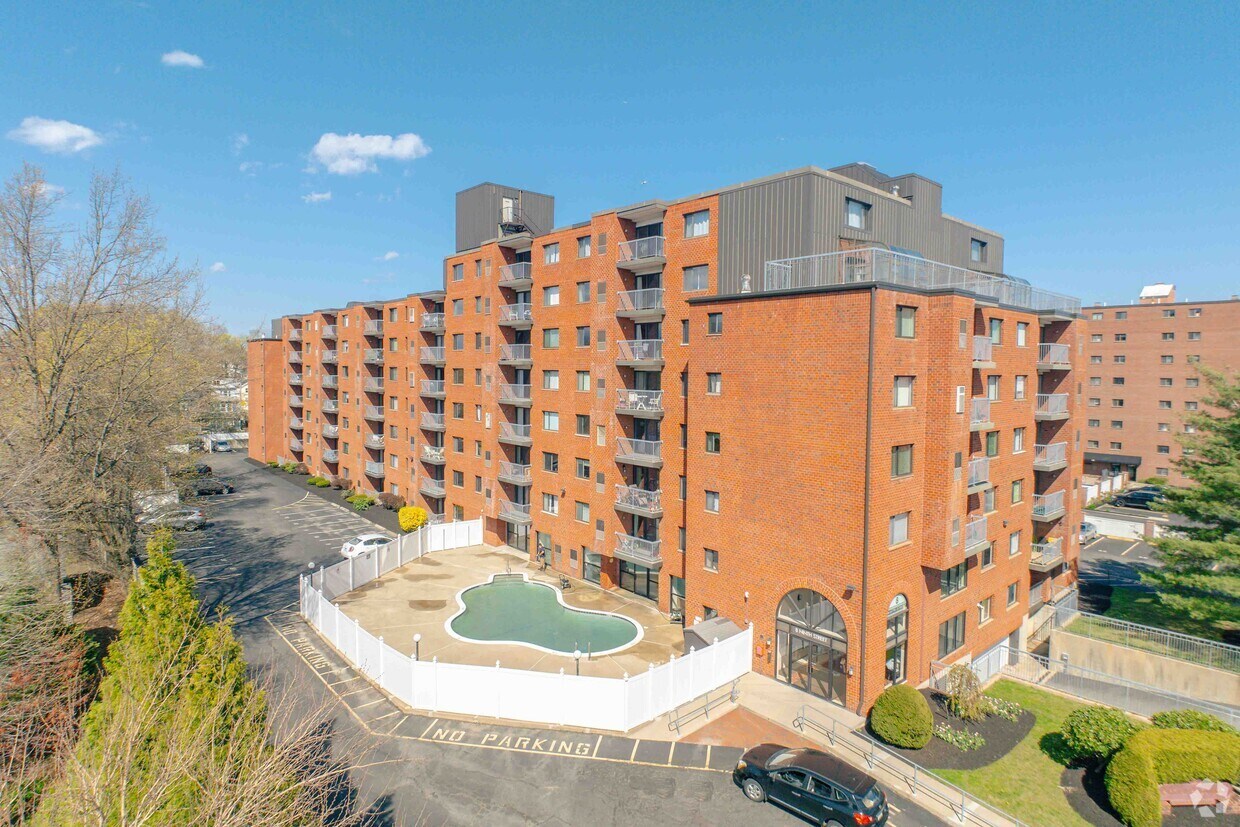 8 Calle 9 - Parkway Plaza West