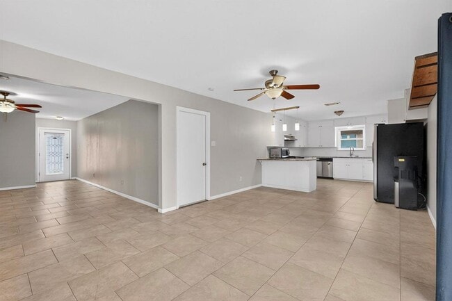 Building Photo - 4805 Broadhill Dr