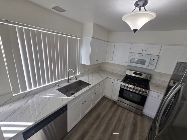 Building Photo - San Carlos - Cul-de-sac Location - Master ...