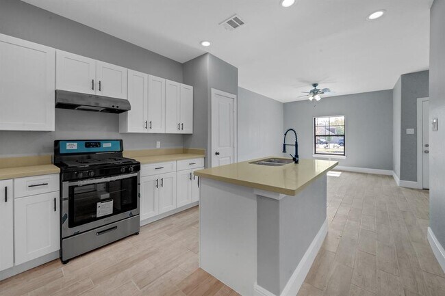 Foto del edificio - 4631 Briscoe St