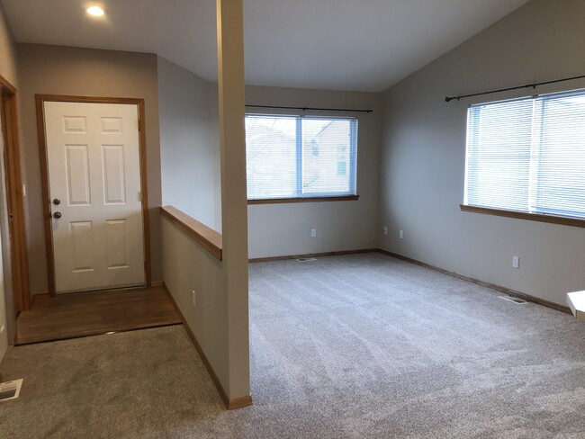 Building Photo - 557 Shoemaker Plz