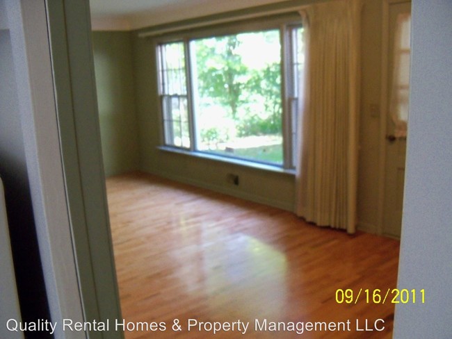 Building Photo - 3 br, 1.5 bath House - 624 Maxine St.