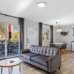 Primary Photo - 204 Washington Park Blvd