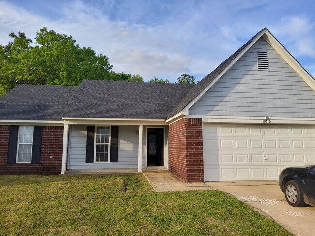 Foto del edificio - 10770 Oak Leaf Dr