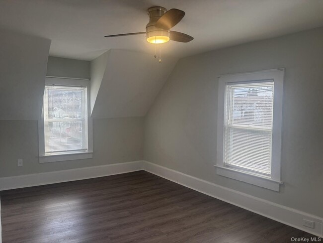 Building Photo - 2 John St