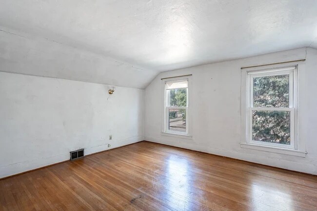 Foto del edificio - 504 N Elm Ave