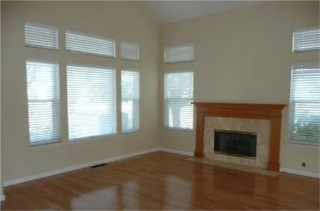 Foto del edificio - 3 Bedroom Home in NW Santa Rosa