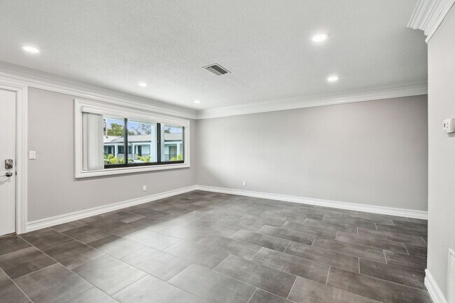 Foto del edificio - 2942 W Bay Dr