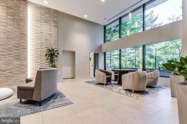 Foto del edificio - 3800 Powell Ln