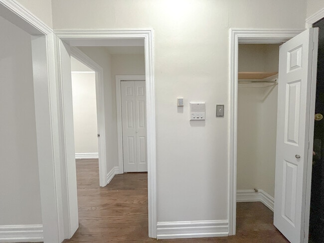 Building Photo - 2133 W Giddings St