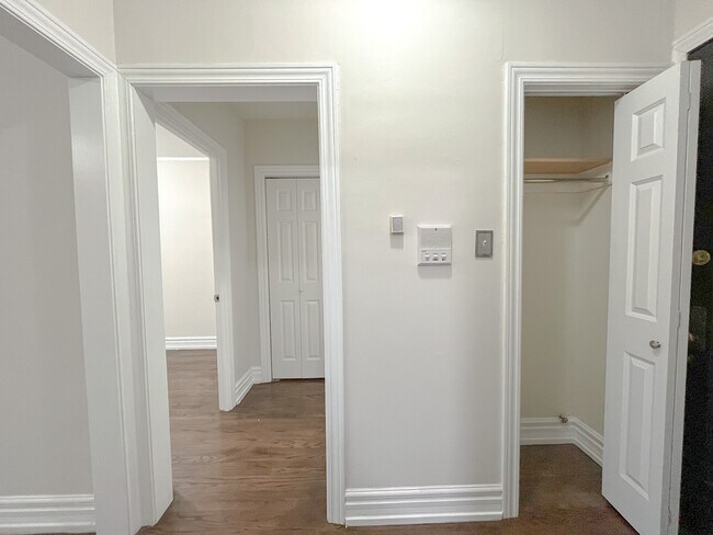 Foto del edificio - 2133 W Giddings St