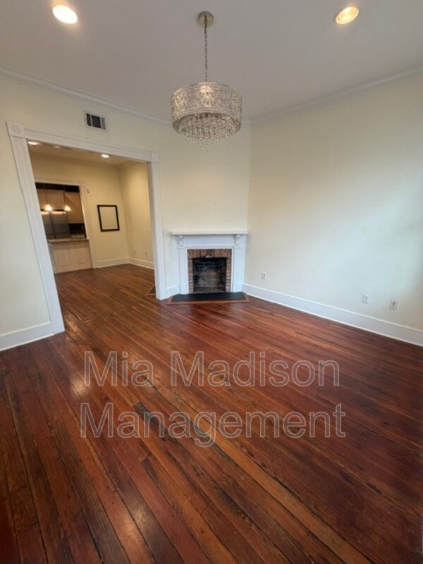 Building Photo - 302 E 33rd St