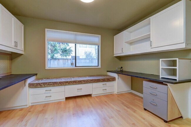 Foto del edificio - 5180 Highland Dr