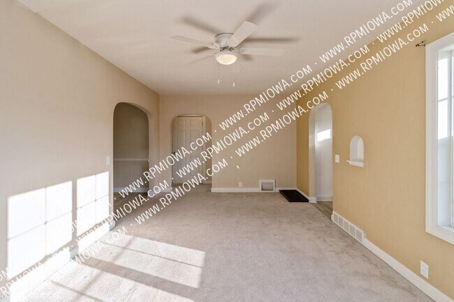 Foto del edificio - PETS WELCOME - NO PET RENT!! 5 bedroom hou...