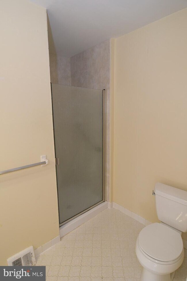 Building Photo - 10 Headley Dr