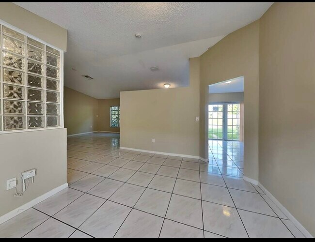 Foto del edificio - 2715 Taylor St