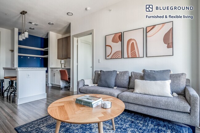 Foto del edificio - 710 E 3rd St
