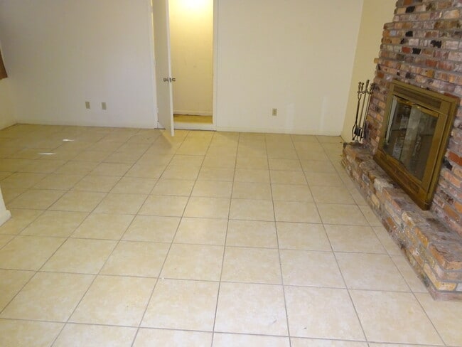 Photo - Great Home Close Campus - Sublease