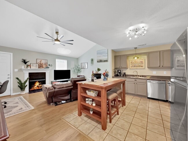 Building Photo - 4700 Royal Prince Way
