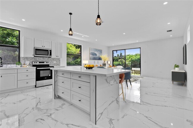Building Photo - 2320 SW SW 14 Street  2320 Miami Fl 33145