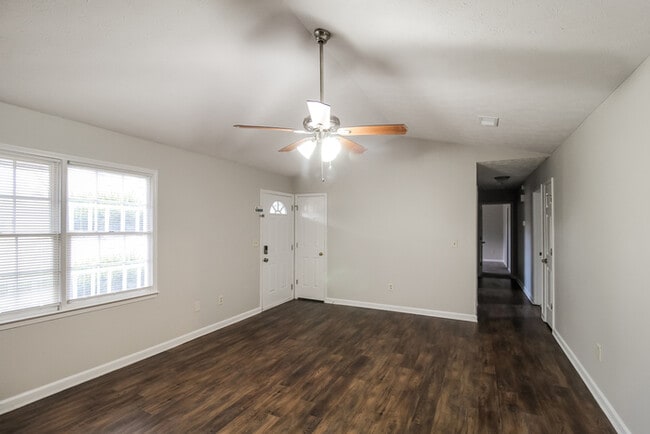 Foto del edificio - 107 Summerfield Dr