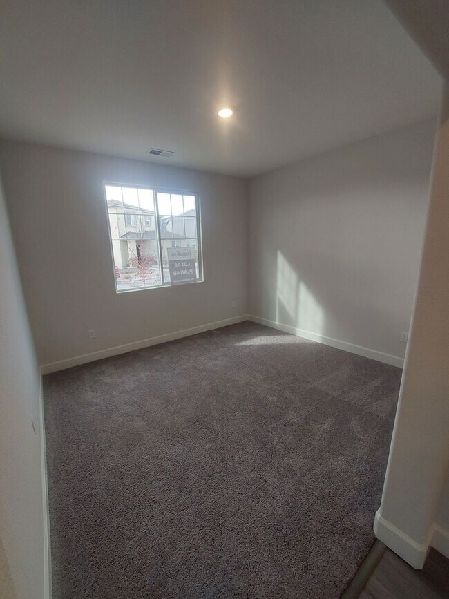 Building Photo - 755 Crimson Cir