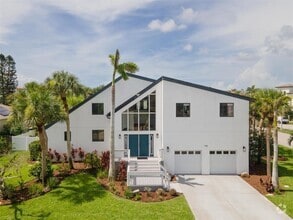 Building Photo - 748 Nina Dr