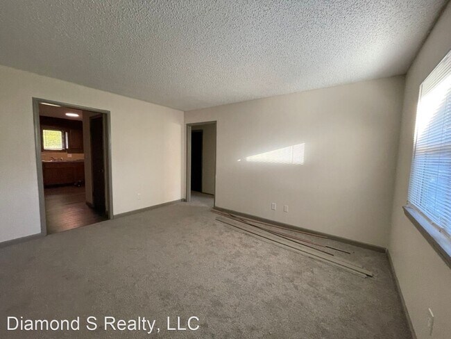 Building Photo - 2 br, 1 bath House - 2552-B S South Place