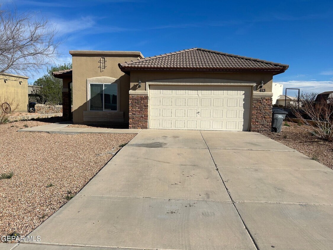 Foto principal - 613 Valley Plum Ave