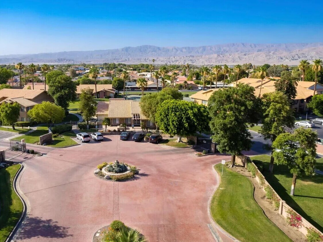 Primary Photo - 78650 Ave 42 Ave