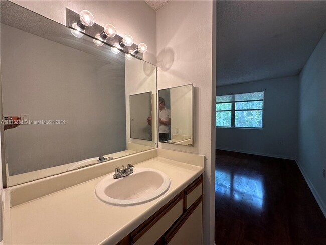 Foto del edificio - 8111 SW 21st Ct