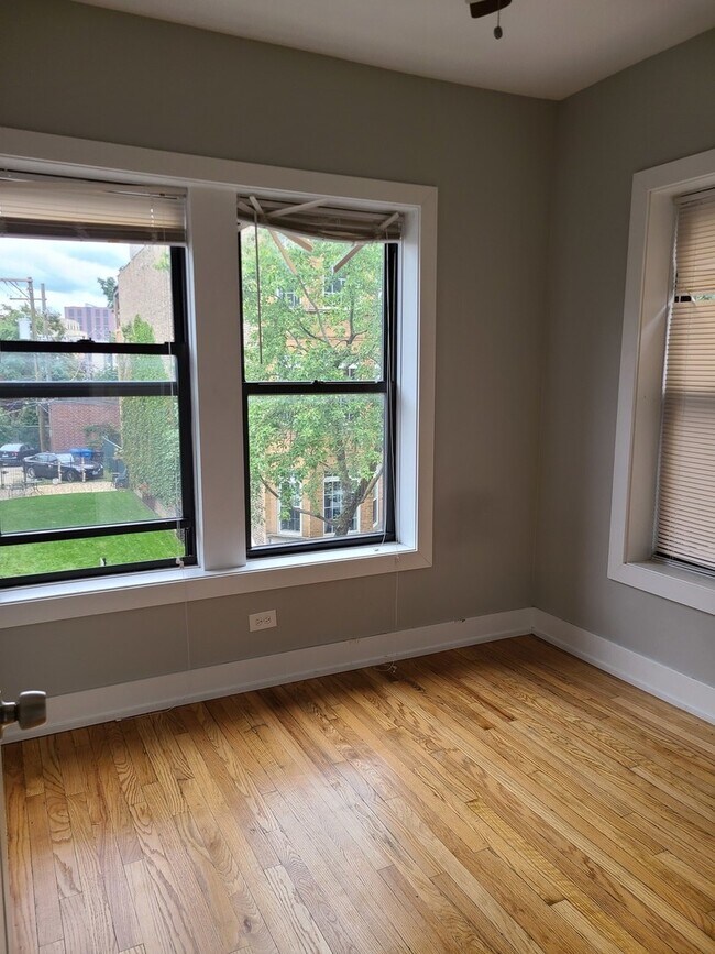 Building Photo - 820 W Cuyler Ave