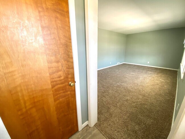 Foto del edificio - Gorgeous 5 Bed, 2 Bath House Near Concordia and MSUM!