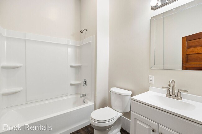 Building Photo - 3 br, 1 bath House - 417 W 11th Ave