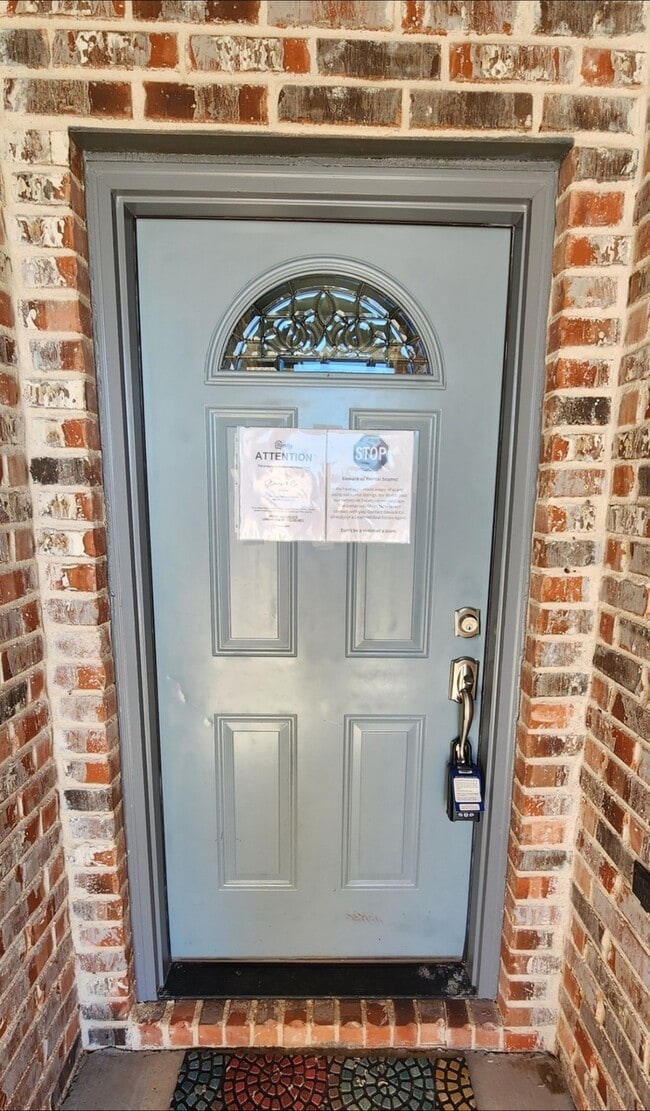 Foto del edificio - 3 bed 2 bath with 1 car garage