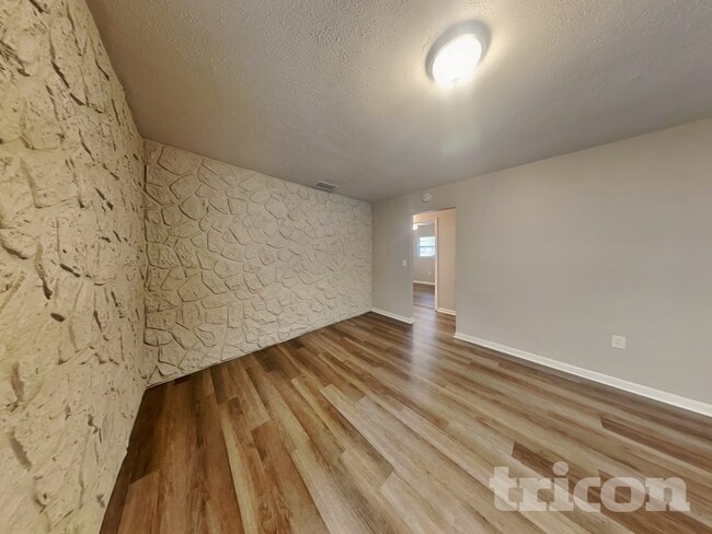 Foto del edificio - 2218 Village Ct