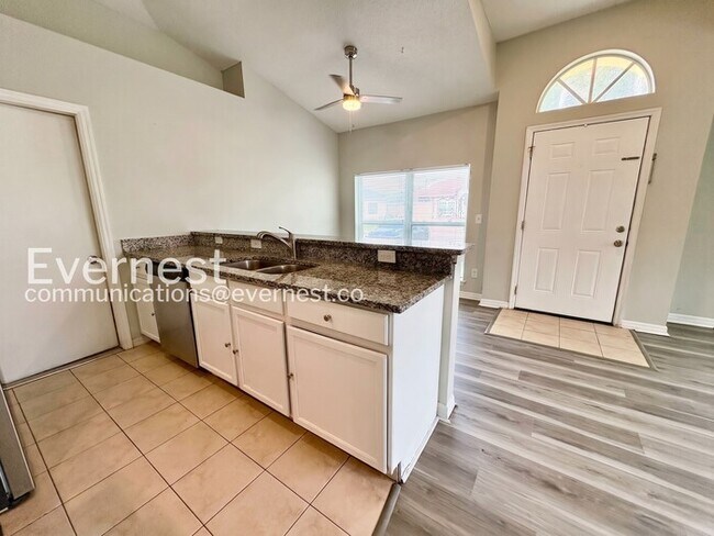 Building Photo - 7870 Pine Fork Dr