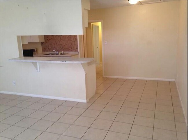 Foto del edificio - 206 NW River Rd