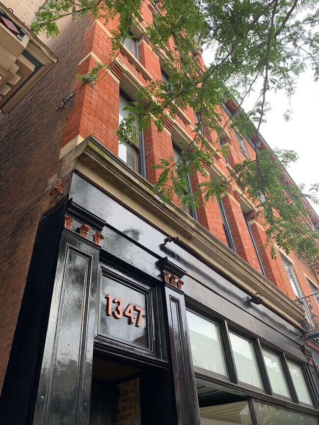 Building Photo - 1347 Main St