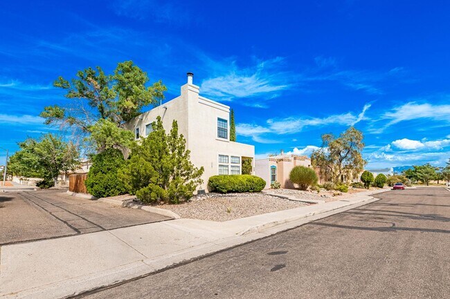 Foto del edificio - 7725 Pinewood Dr NW