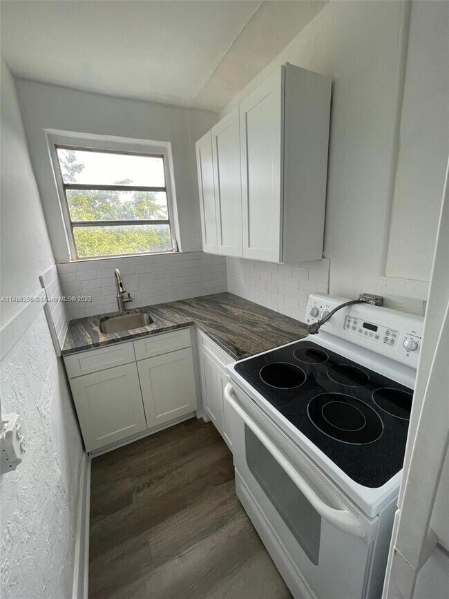 Foto del edificio - 1603 SW 8th St