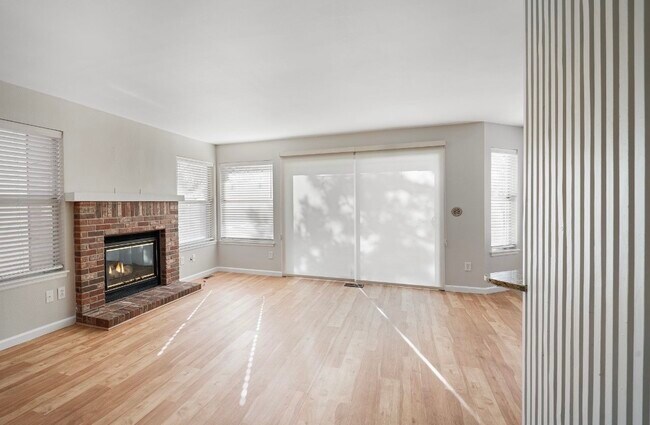 Foto del edificio - 2060 E Phillips Ln
