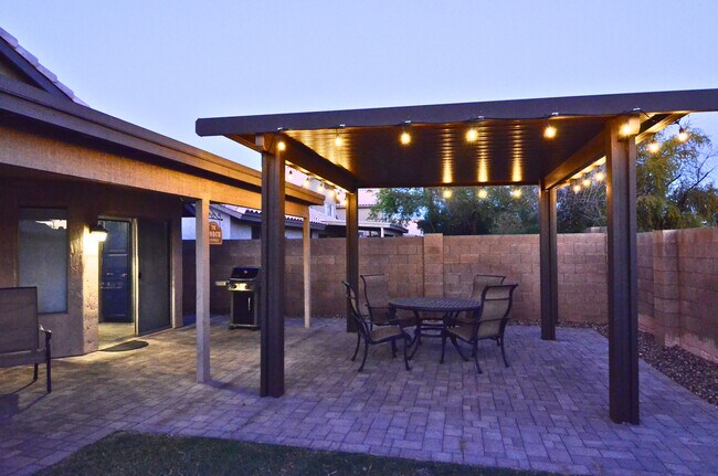 Foto del edificio - 1671 E Redfield Rd