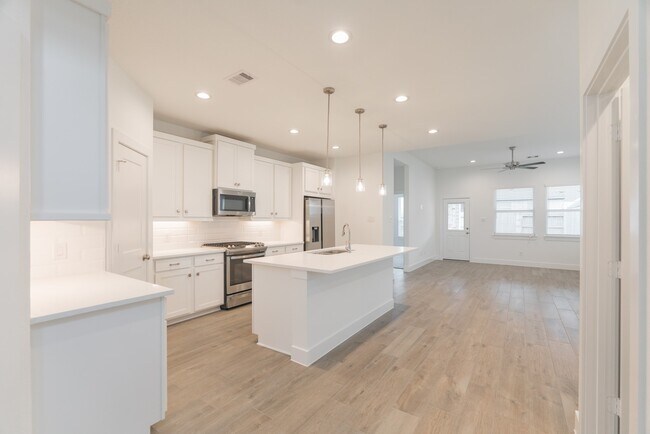 Building Photo - 10516 Wild Rice