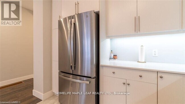 Photo du bâtiment - 689 Chelton Rd