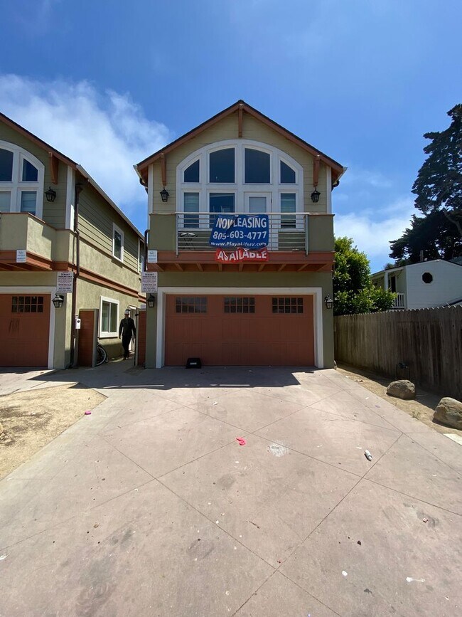 Building Photo - 6633 Del Playa Dr