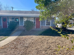 Building Photo - 766-768 Edgebrook Ln